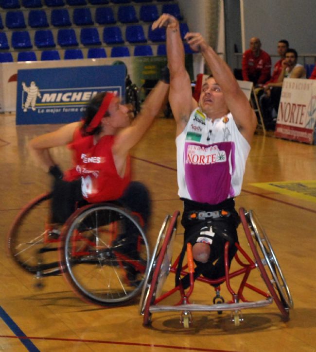 FUNDACI&Oacute;N GRUPO NORTE, 68- CAI ZARAGOZA, 34. VICTORIA C&Oacute;MODA PARA FINALIZAR EL A&Ntilde;O