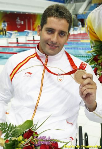PABLO CIMADEVILA DONA UNA DE SUS MEDALLAS DE ORO PARA AYUDAR A UNA NI&Ntilde;A ENFERMA