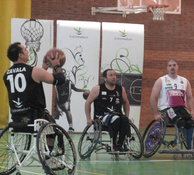MIDEBA EXTREMADURA, 84- FUNDACI&Oacute;N GRUPO NORTE, 70. EL BUEN JUEGO DEL MIDEBA PUEDE CON EL ACTUAL CAMPEON DE LIGA