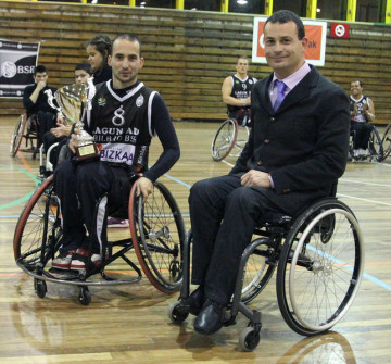 EL BIBAO BSR RECIBI&Oacute; LA COPA DE CAMPE&Oacute;N DE LIGA DE DHB DE LA PASADA TEMPORADA