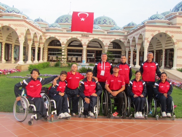 GRAN ACTUACI&Oacute;N DE LOS EQUIPOS NACIONALES DE TENIS EN SILLA DE RUEDAS, A DESTACAR EL SUBCAMPEONATO CONSEGUIDO POR LOS JUNIORS EN EL CTO. DEL MUNDO POR EQUIPOS CELEBRADO EN TURQU&Iacute;A