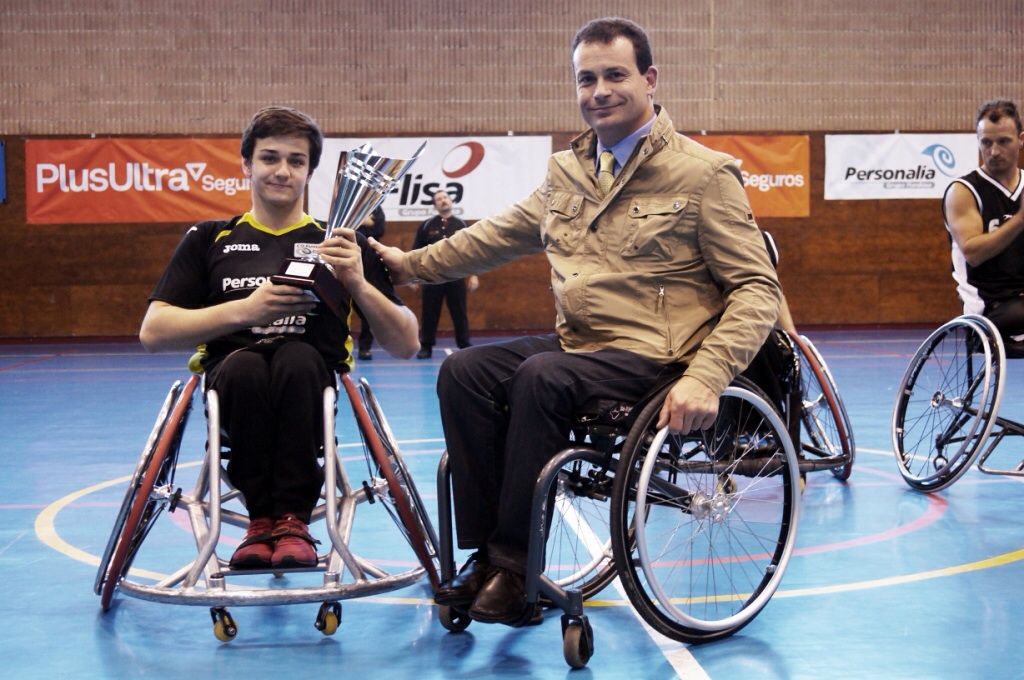 EL FUNDOSA ONCE YA TIENE EN SUS VITRINAS, LA COPA QUE LE ACREDITA CAMPE&Oacute;N DEL LIGA 2012/2013 DE BSR 