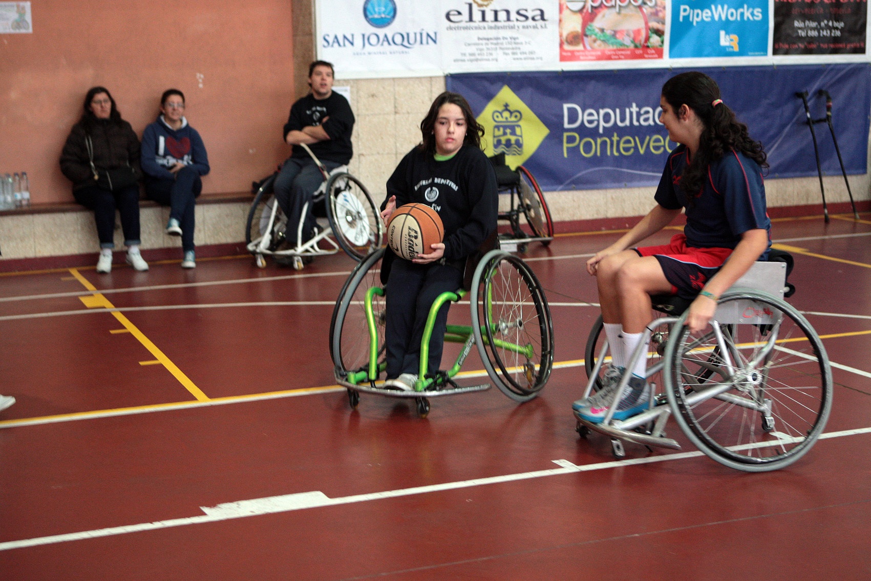 CUATRO JUGADORES Y T&Eacute;CNICOS DEL AMFIV PARTICIPAR&Aacute;N EN EL CTO DE ESPA&Ntilde;A POR COMUNIDADES AUT&Oacute;NOMAS EN EDAD ESCOLAR DE BALONCESTO EN SILLA DE RUEDAS ( 2 al 6 de enero en C&aacute;ceres )