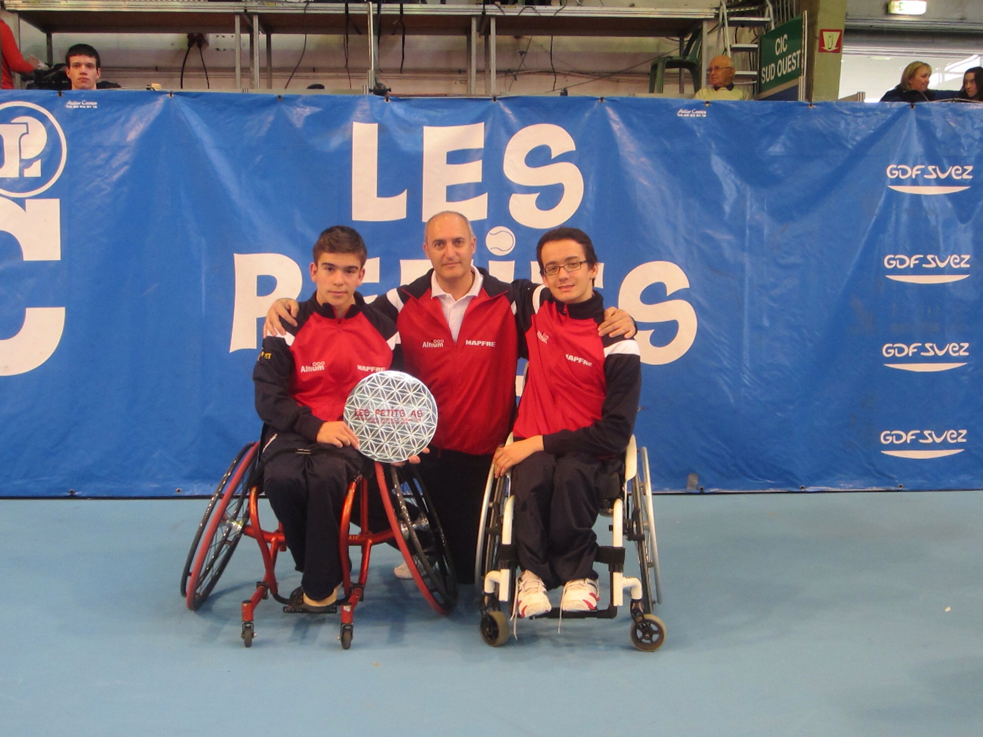 EL JUGADOR GALLEGO MART&Iacute;N DE LA PUENTE , SUBCAMPE&Oacute;N DEL MASTERS JUNIOR DE TENIS EN SILLA DE RUEDAS .