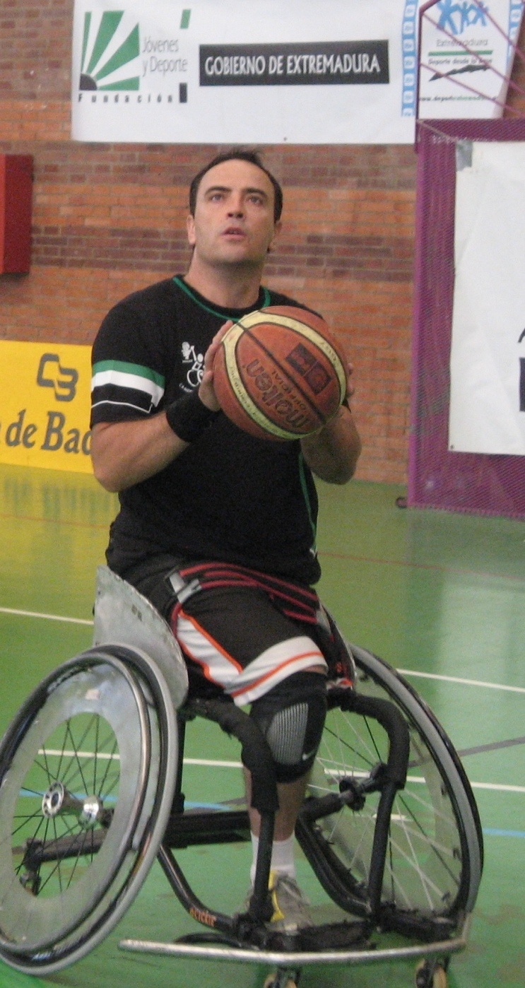 ENTREVISTAMOS A JOS&Eacute; CANO ARROYO, JUGADOR DEL MIDEBA EXTREMADURA, EQUIPO QUE MILITA EN DIVISI&Oacute;N DE HONOR DE BALONCESTO EN SILLA DE RUEDAS.