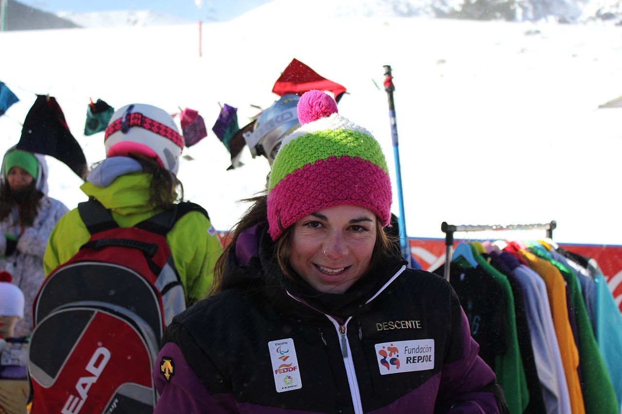 LA ESQUIADORA ESPA&Ntilde;OLA PROCEDENTE DE LA FEDDF, &Uacute;RSULA PUEYO SUBE A LO M&Aacute;S ALTO DEL PODIUM DURANTE LA COPA DE EUROPA IPCAS DE PIANCAVALL ( ITALIA ).