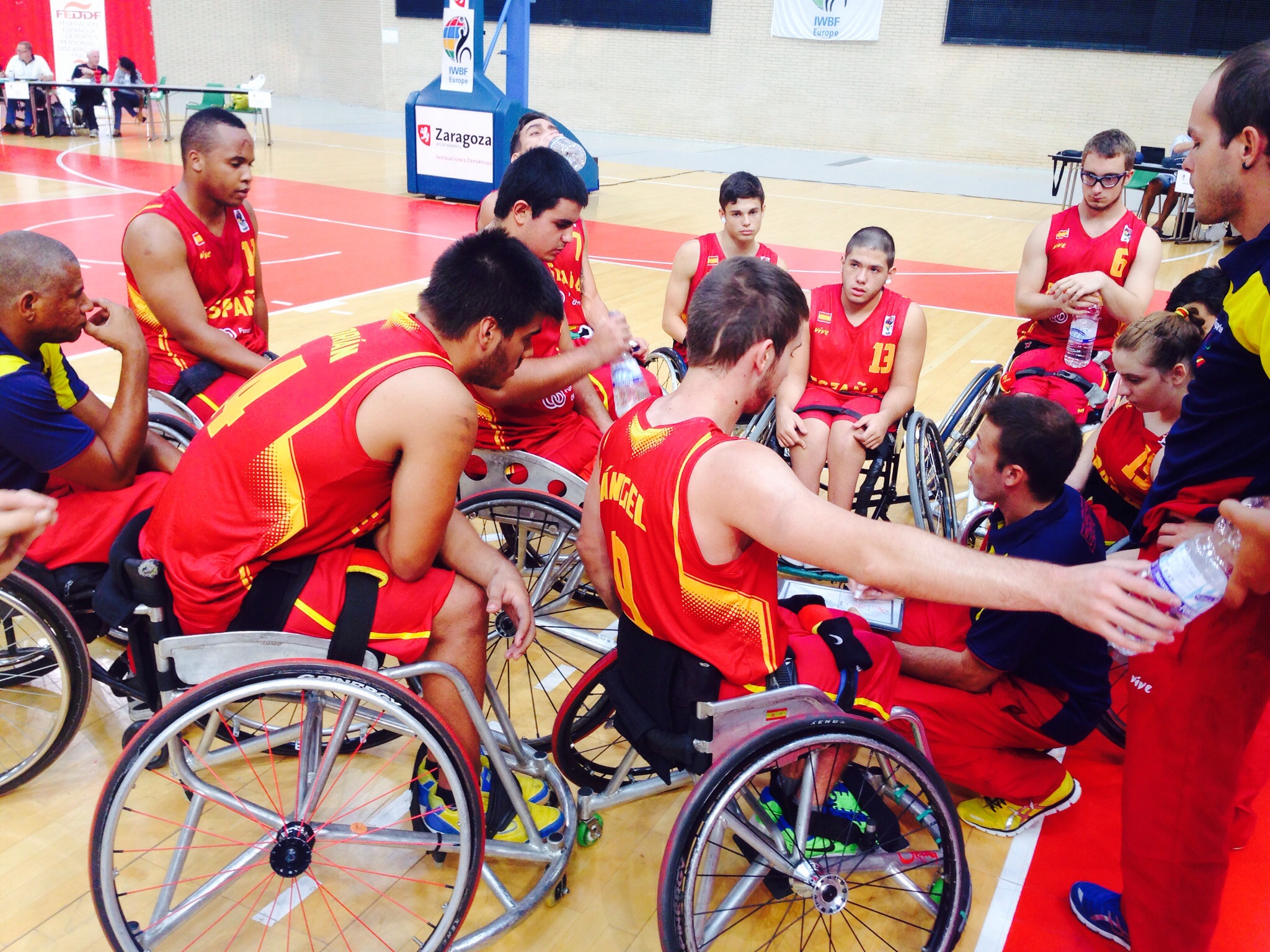 ESPA&Ntilde;A TERMINAR&Aacute; EL EUROPEO SUB22 DE BALONCESTO EN SILLA DE RUEDAS ENFRENT&Aacute;NDOSE A POLONIA, EL MISMO EQUIPO PARTIDO DEL CUAL DEBUT&Oacute;.  ALEMANIA Y GRAN BRETA&Ntilde;A JUGAR&Aacute;N LA FINAL.