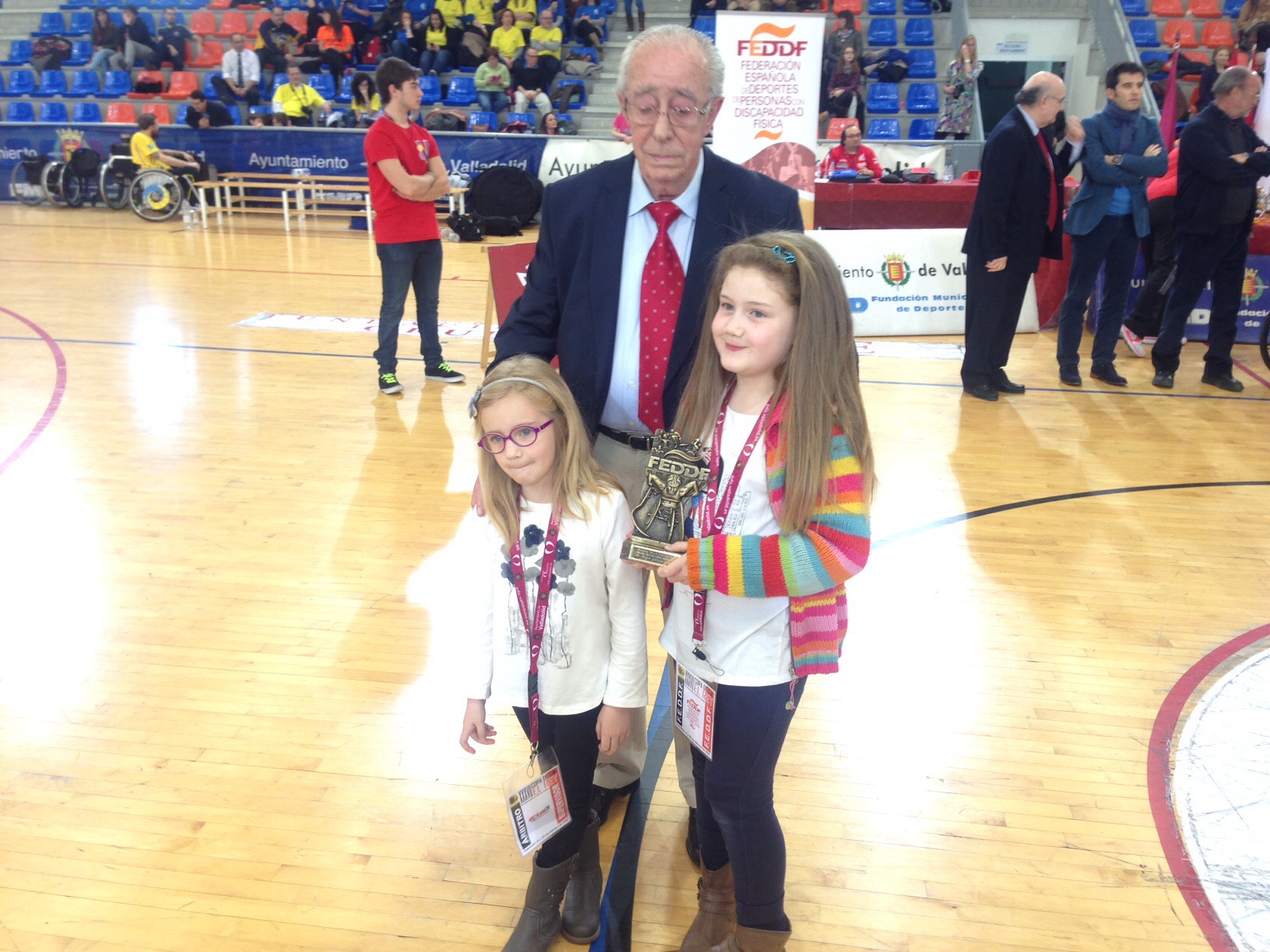 &Aacute;ngel Garc&iacute;a G&oacute;mez recibe el premio Juan Palau por su trayectoria en el Baloncesto en Silla de Ruedas.