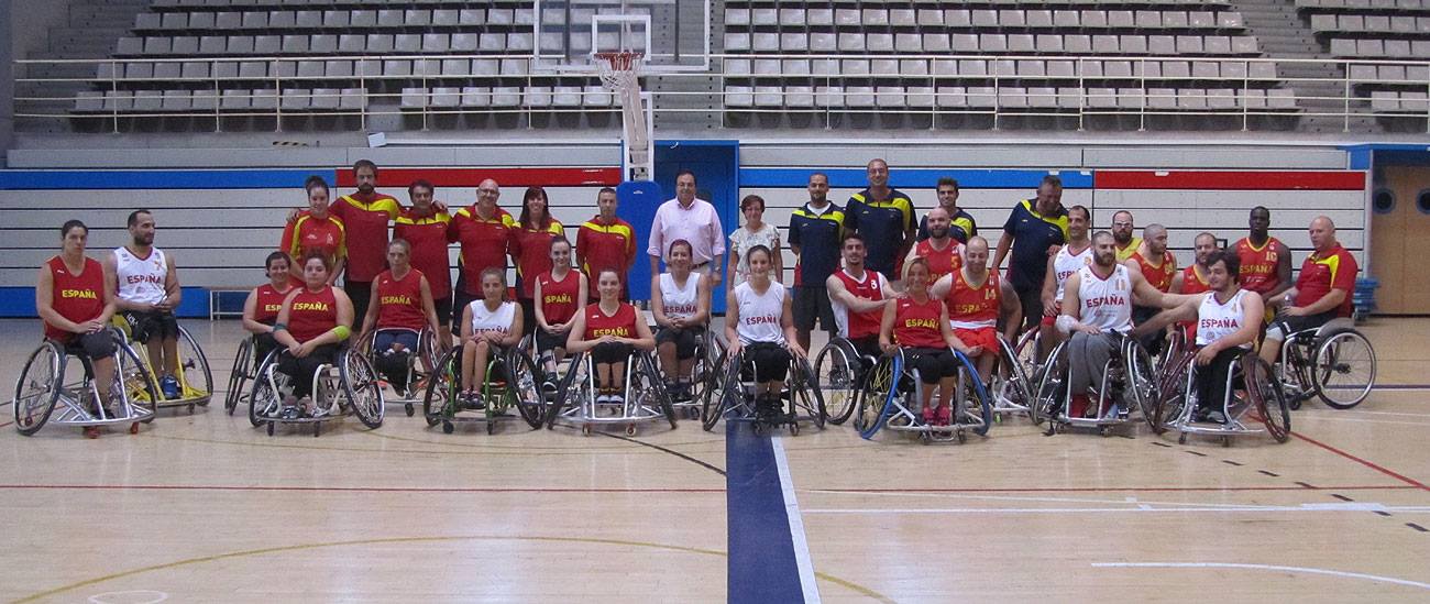 El alcalde de Legan&eacute;s visita a las selecciones espa&ntilde;olas de baloncesto en silla de ruedas