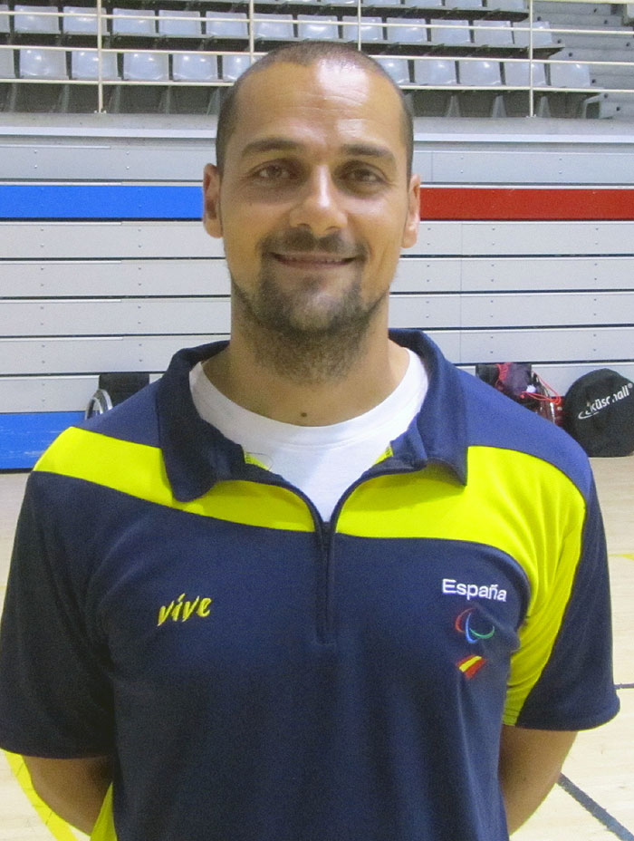 Abraham Carri&oacute;n analiza a sus 12 jugadoras antes del Europeo de Worcester