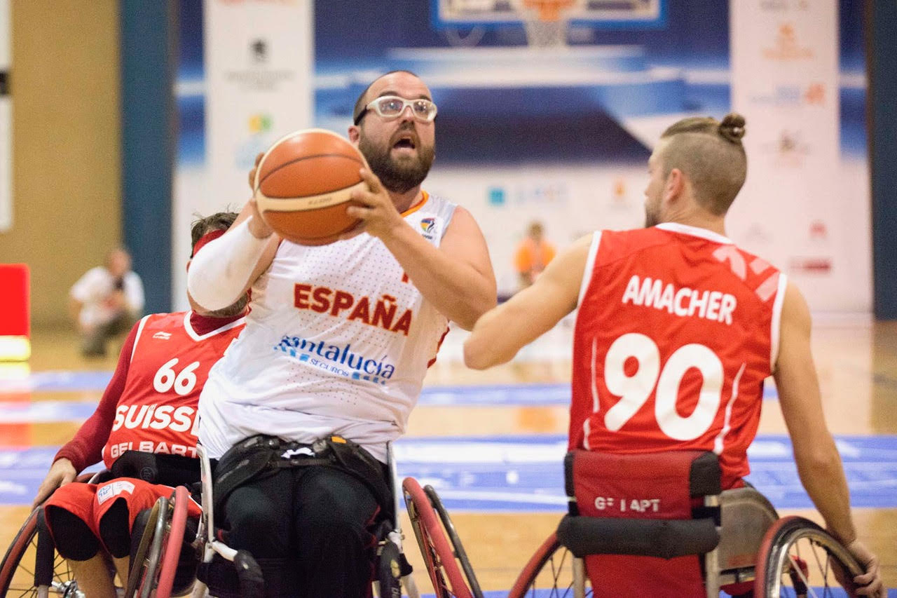 Espa&ntilde;a se estrena con una trabajada victoria masculina contra Suiza