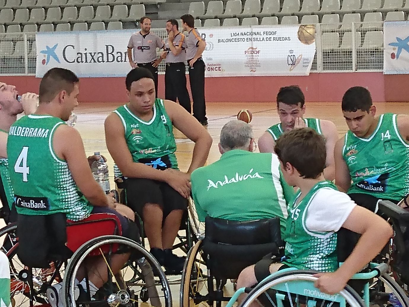 Se reconoce la labor de Fernando Valderrama durante una competici&oacute;n de Escuelas de Baloncesto en Silla de Ruedas