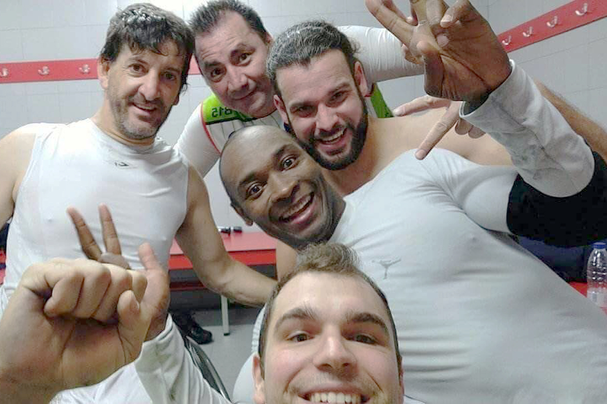 &Eacute;pico triunfo en la pr&oacute;rroga del Amfiv, con s&oacute;lo cinco jugadores, contra el Bidaideak Bilbao BSR