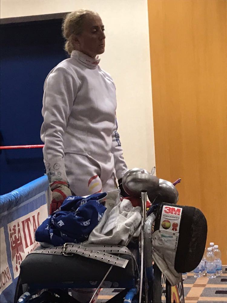 Los tiradores Tarek Nejjar y Bego&ntilde;a Garrido compiten en la primera jornada del campeonato del mundo de esgrima en silla de ruedas en Roma