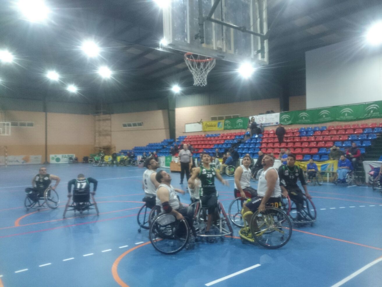 El Mideba Extremadura infringe otra severa derrota a los nazarenos y se imponen por un claro 39-87 en el Pabell&oacute;n Pepe Ot
