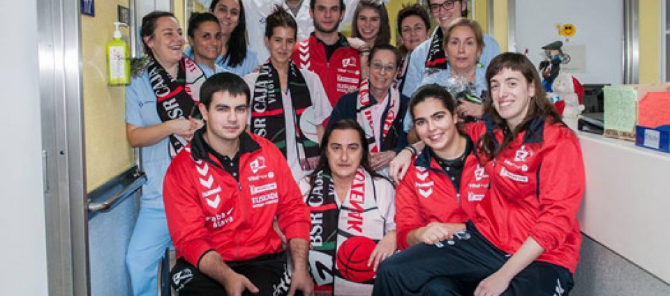Visita a los hospitales de Vitoria los deportistas de Zuzenak 