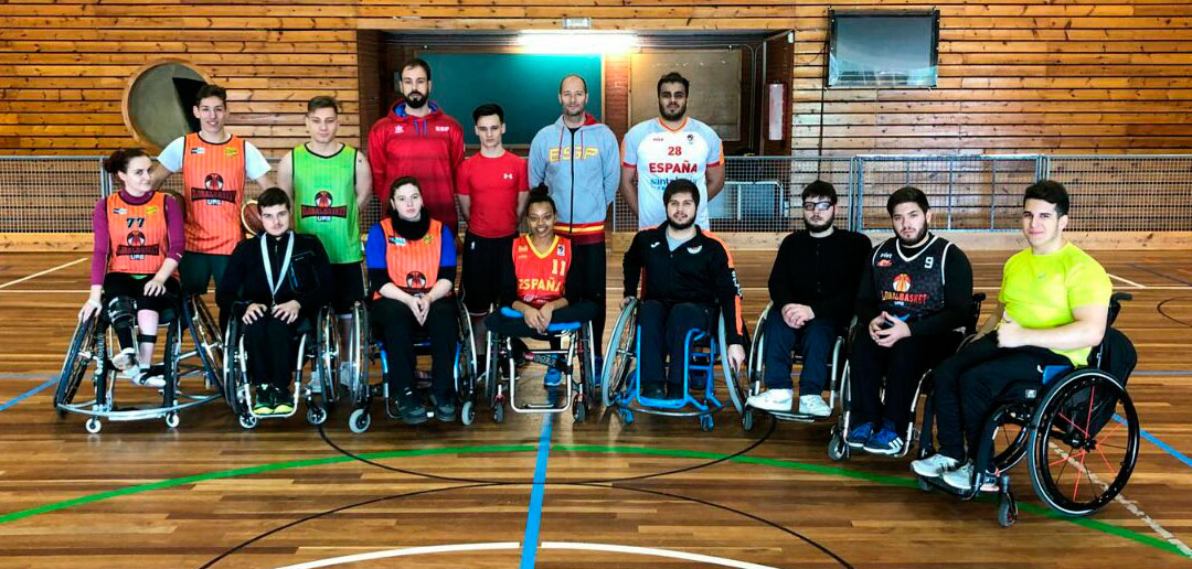 Barcelona celebra la primera tecnificaci&oacute;n de baloncesto en silla de ruedas