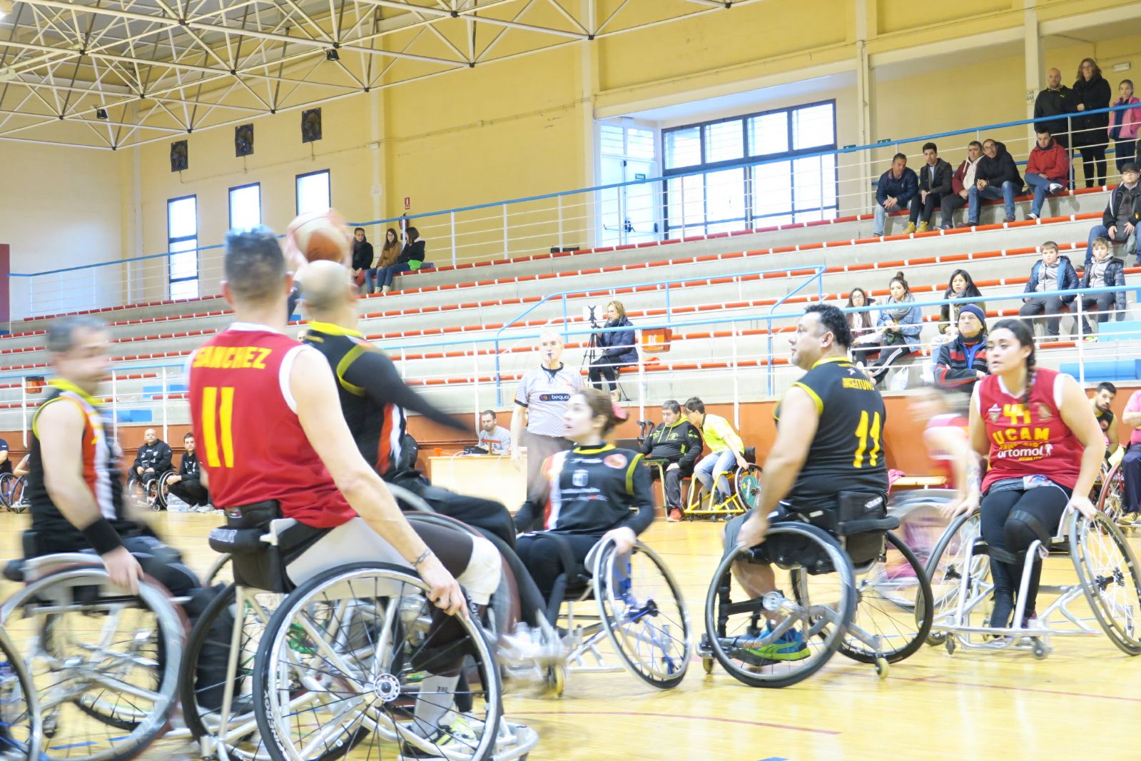 Dura derrota del BSR Puertollano que pr&aacute;cticamente dice adi&oacute;s a los playoff de ascenso 51 - 65