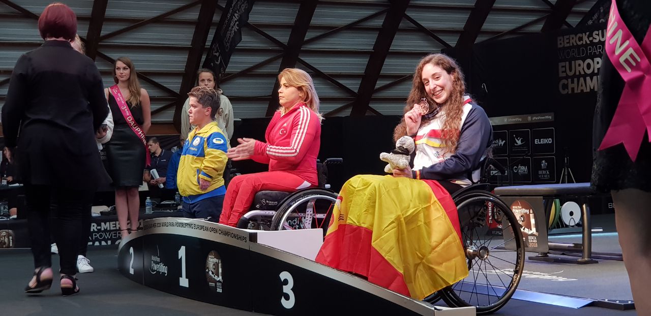 La levantadora Loida Zabala consigue la medalla de bronce en el europeo de powerlifting de Berck-Sur-Mer