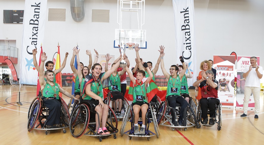 El Zuzenak, triple campe&oacute;n de Espa&ntilde;a de escuelas de baloncesto en silla de ruedas