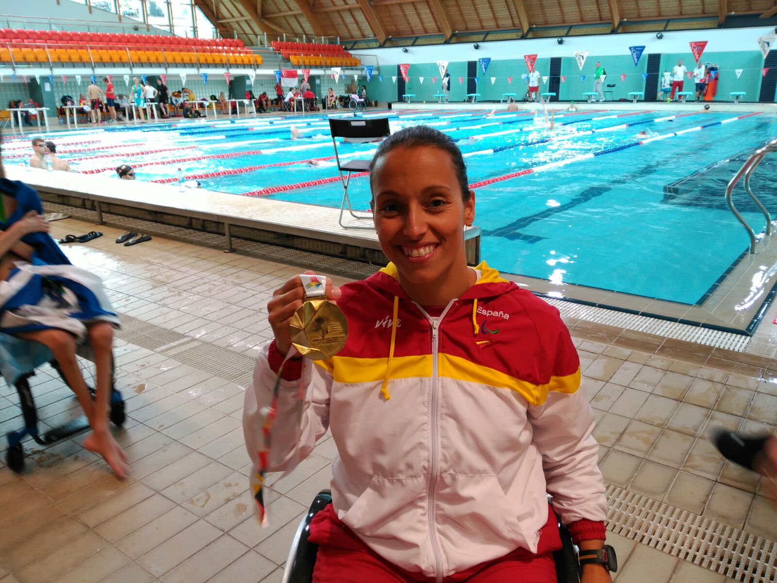 Los veteranos nadadores de la FEDDF, Sebasti&aacute;n Rodr&iacute;guez y Teresa Perales, asaltan Funchal en la pen&uacute;ltima jornada de los Europeos de Nataci&oacute;n logrando un bronce y un oro respectivamente en los 100 m libres.