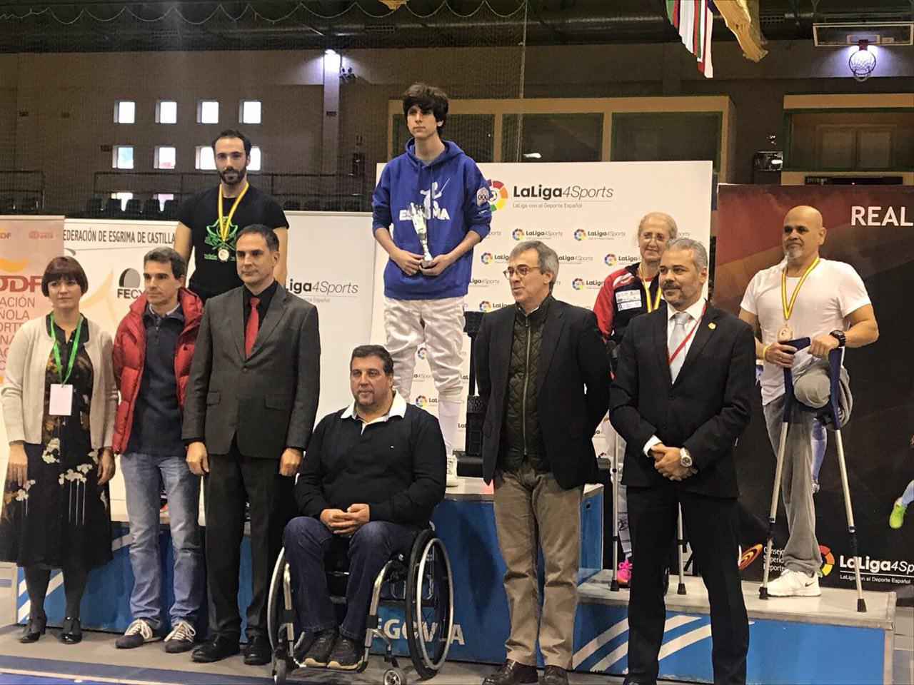 El polideportivo Pedro Delgado de Segovia, alberg&oacute; el pasado domingo la segunda prueba de la copa de Espa&ntilde;a de esgrima en silla de ruedas con el esgrimista Iago Fern&aacute;ndez como sorpresa.