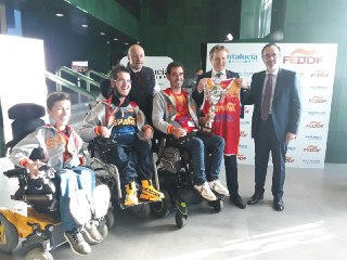 Santaluc&iacute;a Seguros recibe a la Selecci&oacute;n Espa&ntilde;ola de Hockey en Silla de Ruedas El&eacute;ctrica.