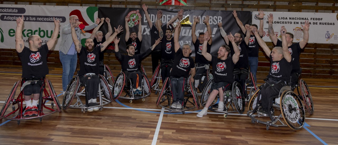 Bidaideak celebra su t&iacute;tulo de Liga con un nuevo triunfo y Abeconsa Basketmi Ferrol su ascenso a Divisi&oacute;n de Honor