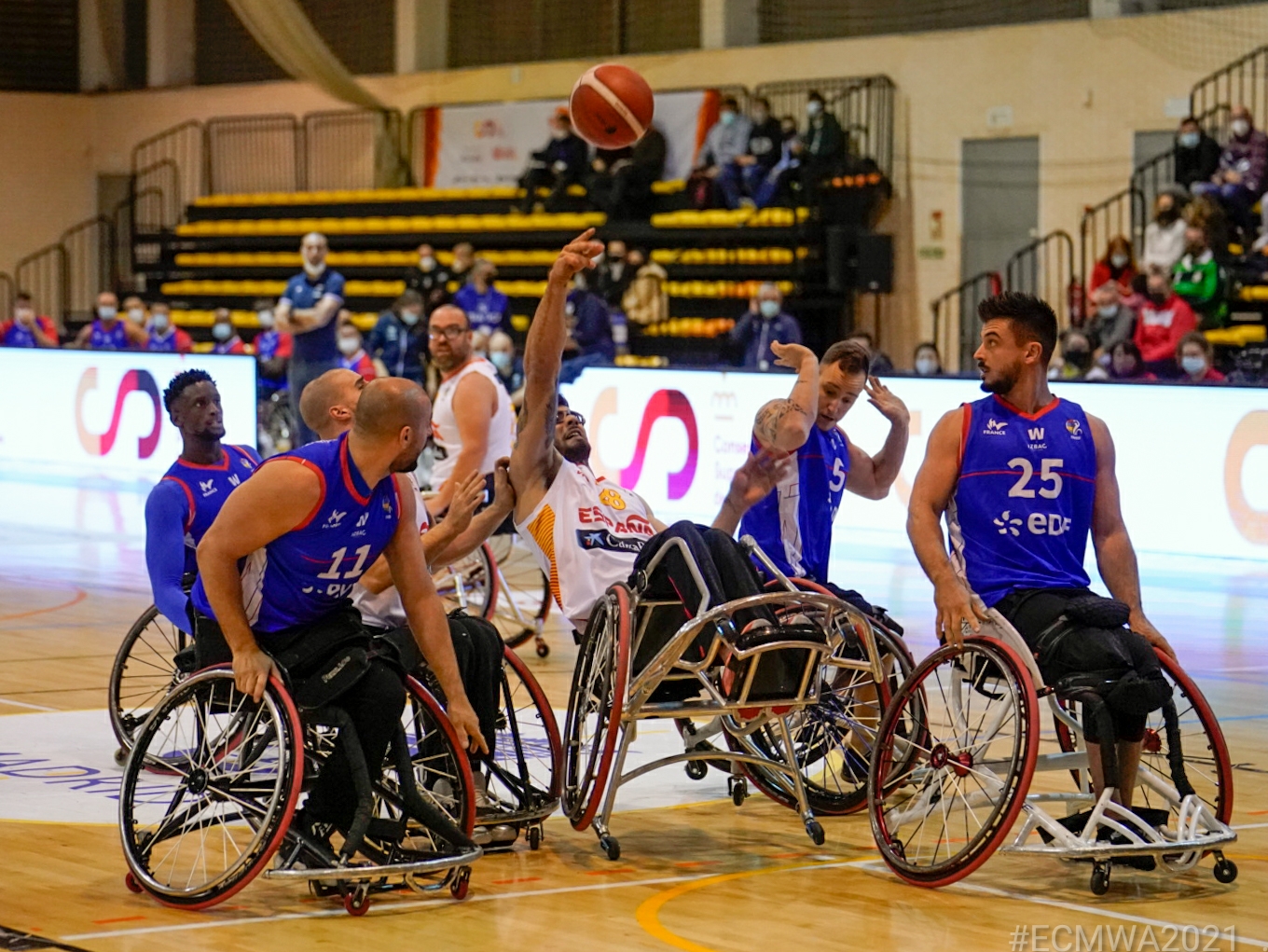 64-61. Espa&ntilde;a debuta con victoria sobre Francia en el Europeo de Madrid