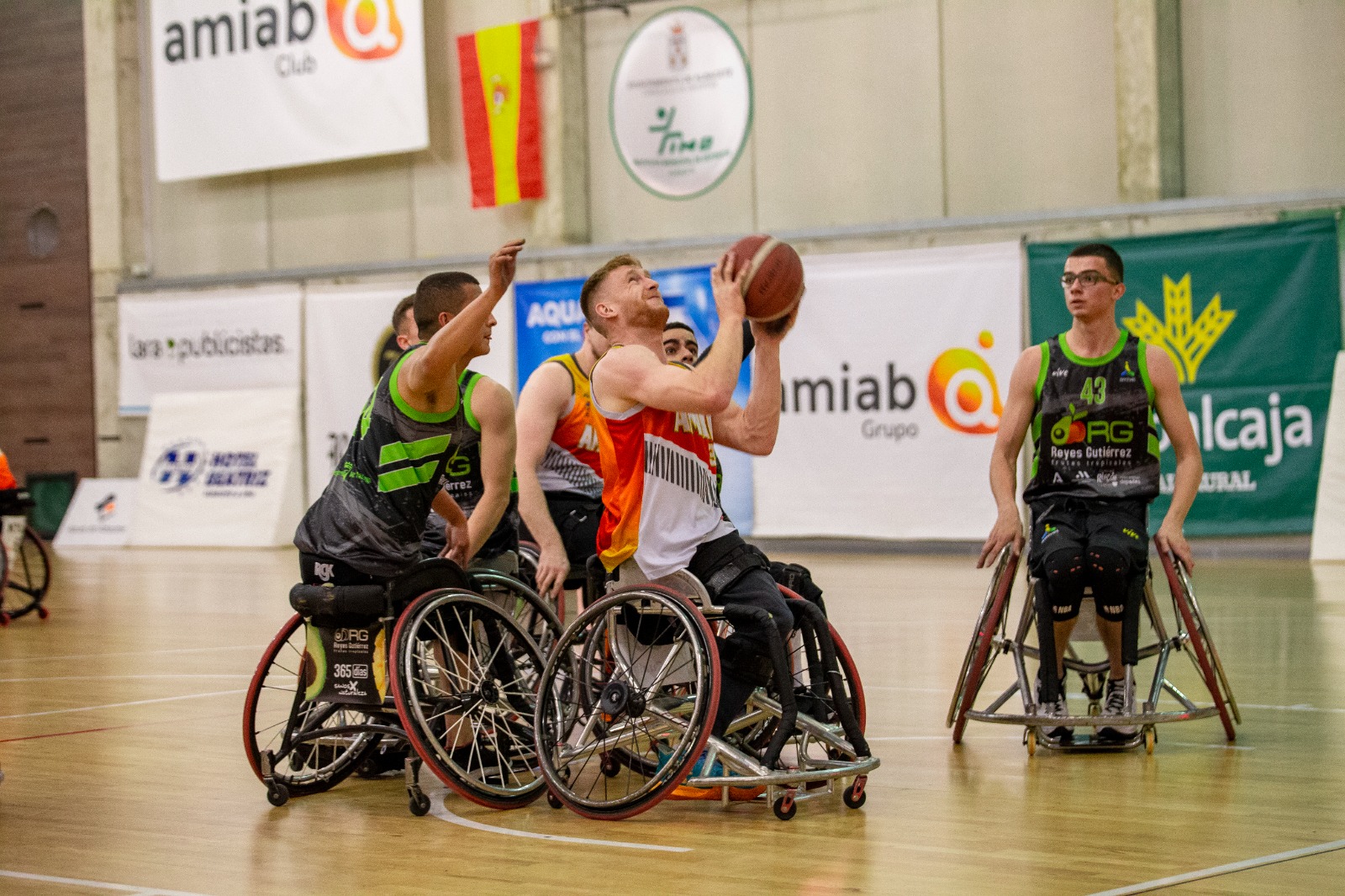 ACE Gran Canaria mantiene su liderato ante el acecho de Bidaideak y Amiab Albacete