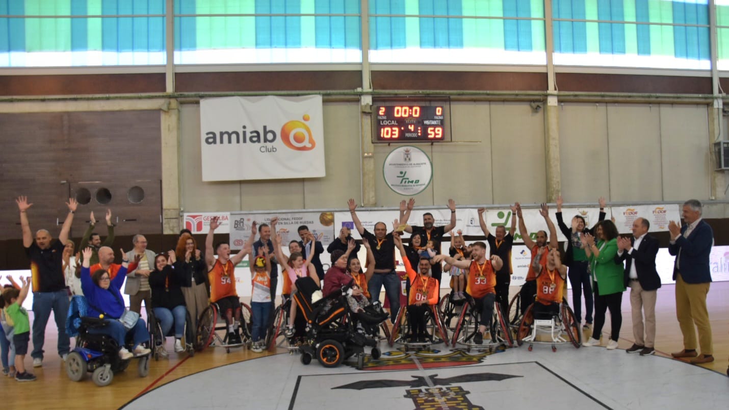 Amiab Albacete celebra con un abultado triunfo su fiesta por el t&iacute;tulo liguero