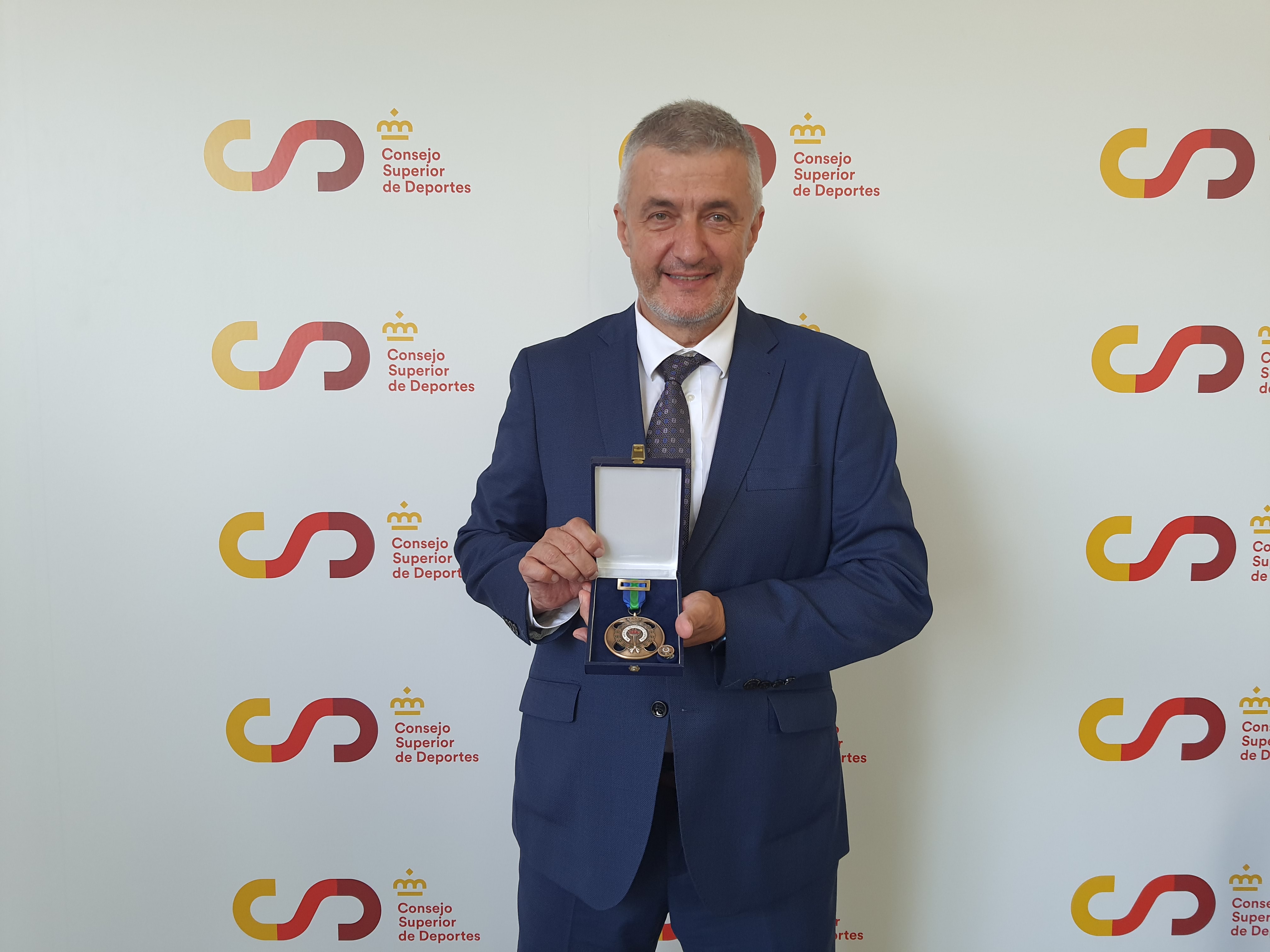 Enrique &Aacute;lvarez, medalla de bronce de la Real Orden del M&eacute;rito Deportivo