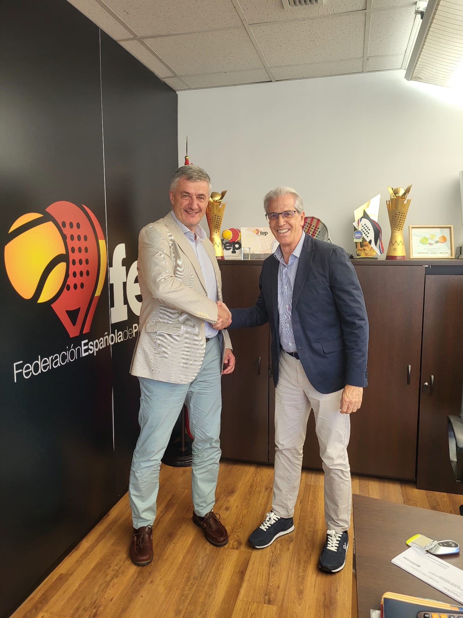 La FEDDF y la FEP firman el convenio de integraci&oacute;n del p&aacute;del en silla de ruedas