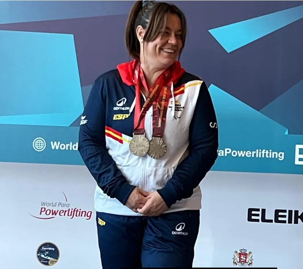 Montse Alcoba logra dos medallas de plata en los Europeos de powerlifting